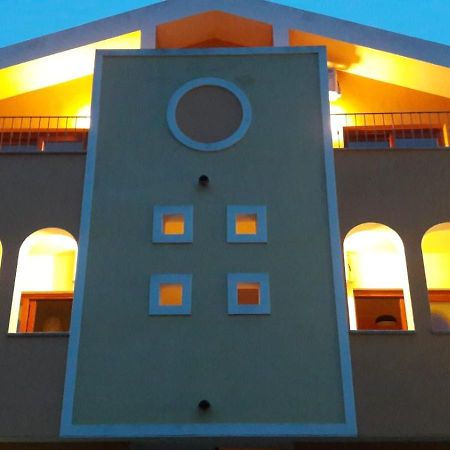Residence Lu Brandali Санта Тереза Галура Екстериор снимка