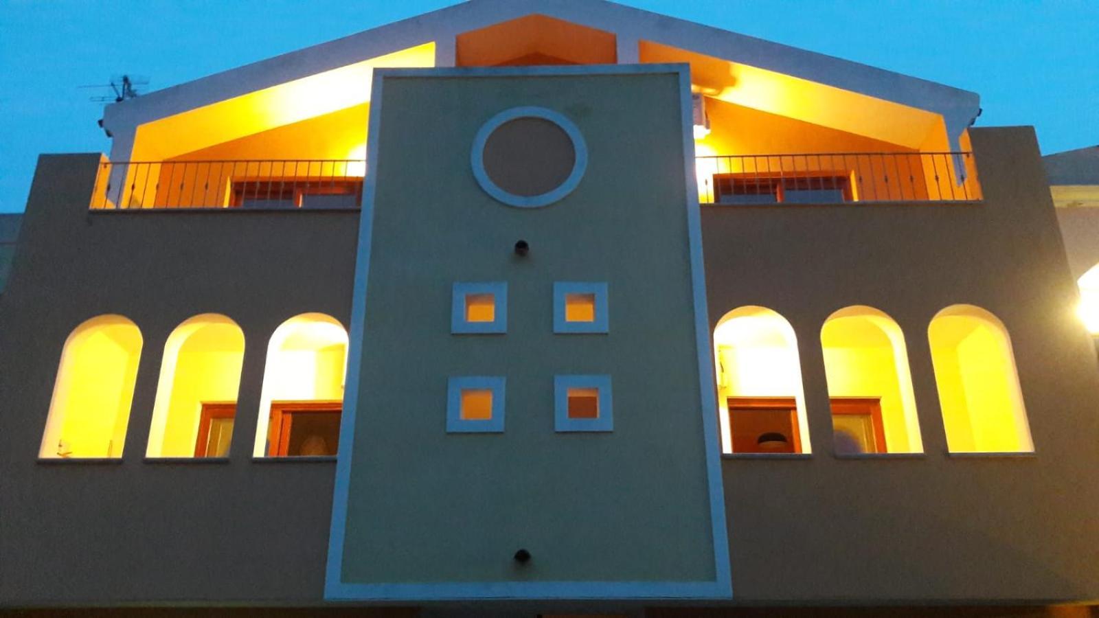 Residence Lu Brandali Санта Тереза Галура Екстериор снимка